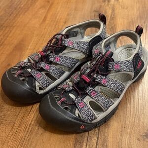 Keen black & pink Newport H2 Water Shoes Hiking Sandals Waterproof Size 10
